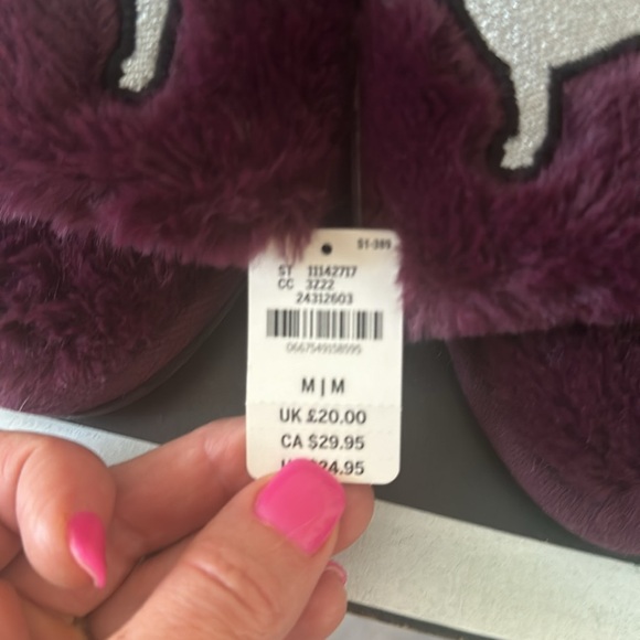 PINK slippers. - Picture 4 of 4